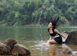 Amy Schumer and Chris Harrison Make Nice